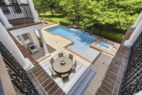 18 Dappled Sun Place The Woodlands TX 77381