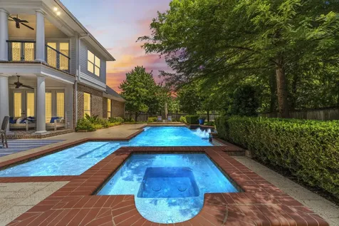 18 Dappled Sun Place The Woodlands TX 77381