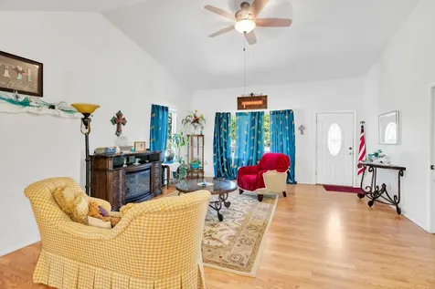 90 County Road 2852 Cleveland TX 77327