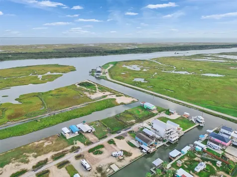 1120 Gator Point Port Bolivar TX 77650