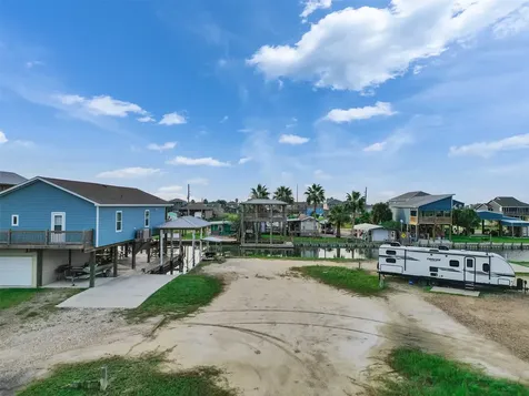 1120 Gator Point Port Bolivar TX 77650