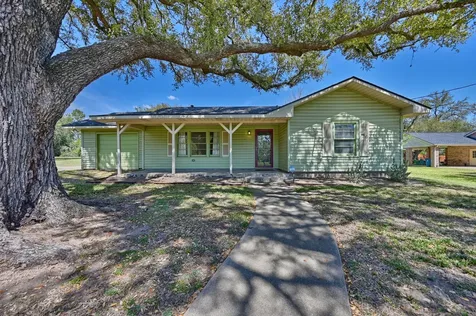 104 E Nichols Street Bellville TX 77418