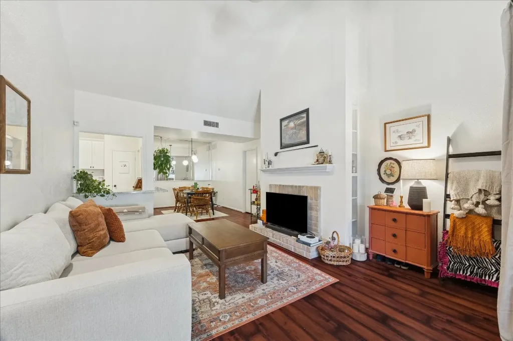 2100 Tanglewilde Street 318 Houston TX 77063