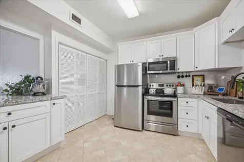 2100 Tanglewilde Street 318 Houston TX 77063