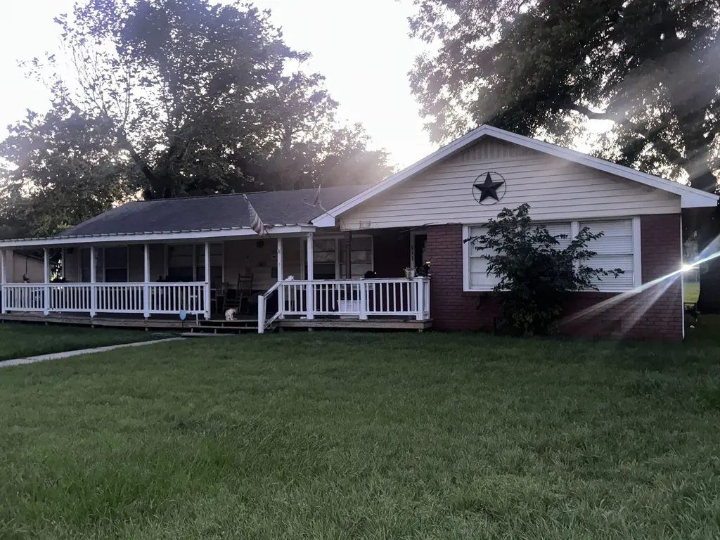 517 N Lake Avenue Eagle Lake TX 77434