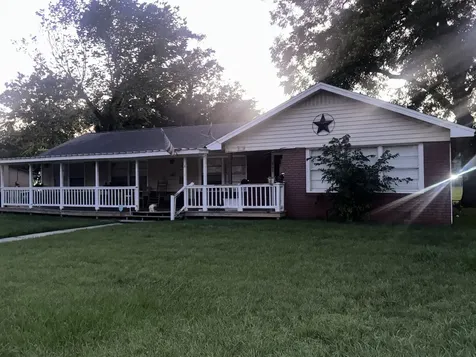 517 N Lake Avenue Eagle Lake TX 77434