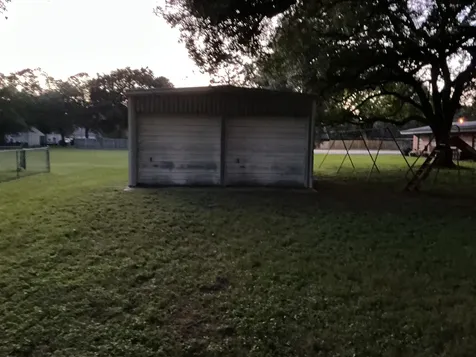 517 N Lake Avenue Eagle Lake TX 77434