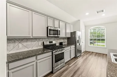 677 Summer Shores Lane La Marque TX 77568