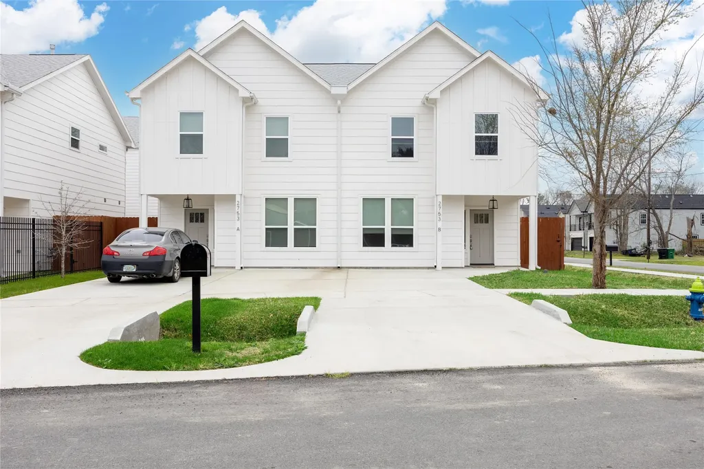 2753 Redrock Street B Houston TX 77088