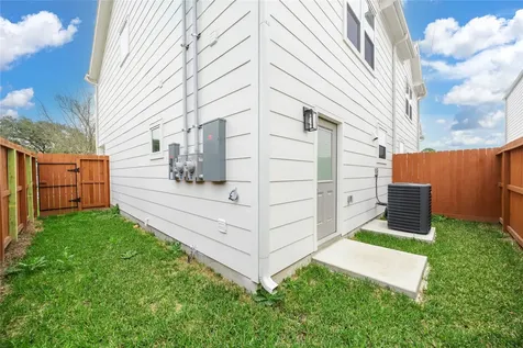 2753 Redrock Street B Houston TX 77088