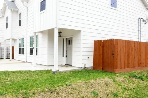 2753 Redrock Street B Houston TX 77088