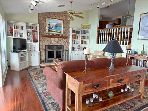 428 Dove Island Livingston TX 77351