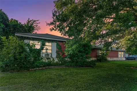 215 Ilfrey Street Baytown TX 77520