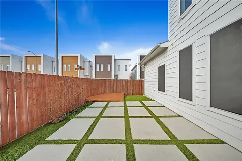 5519 Paraiso Place Houston TX 77091
