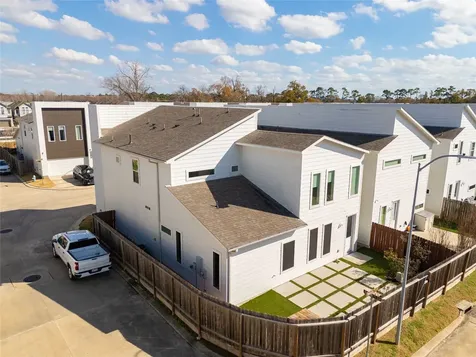 5519 Paraiso Place Houston TX 77091