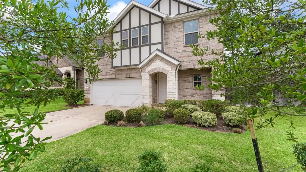327 Honey Mesquite Path Conroe TX 77318