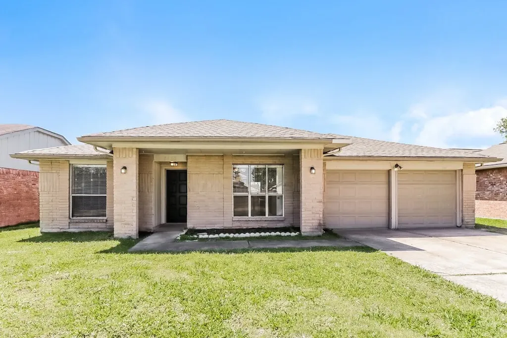8443 S Meadow Bird Circle Houston TX 77489