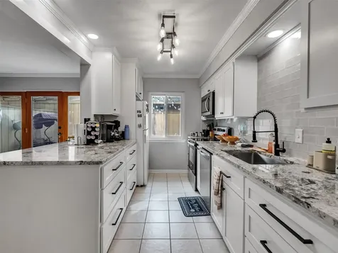 6455 Burgoyne Road 28 Houston TX 77057