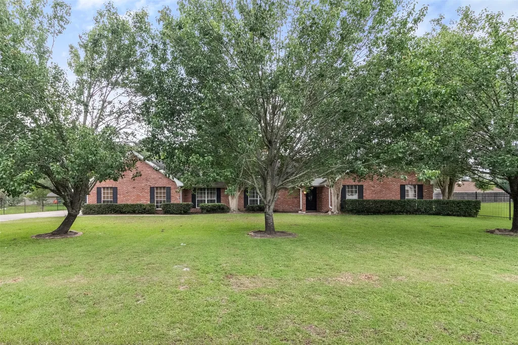 626 Meadowlark Lane Winnie TX 77665