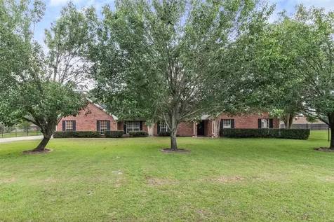 626 Meadowlark Lane Winnie TX 77665