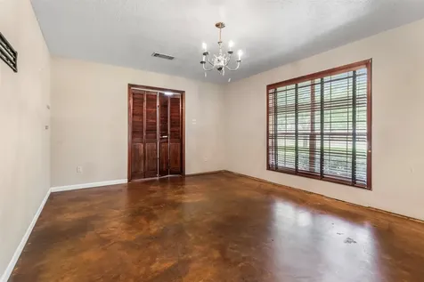 626 Meadowlark Lane Winnie TX 77665