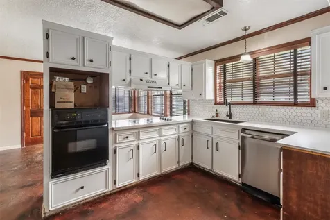 626 Meadowlark Lane Winnie TX 77665