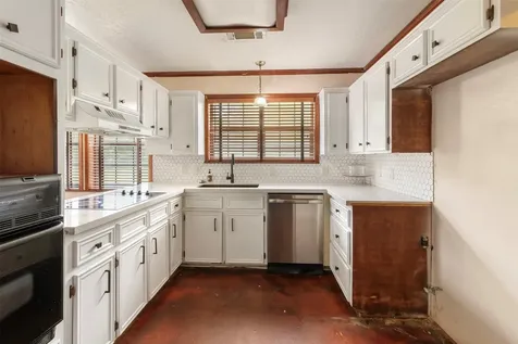 626 Meadowlark Lane Winnie TX 77665