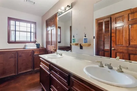 626 Meadowlark Lane Winnie TX 77665