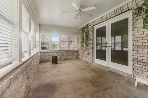 626 Meadowlark Lane Winnie TX 77665