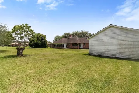 626 Meadowlark Lane Winnie TX 77665