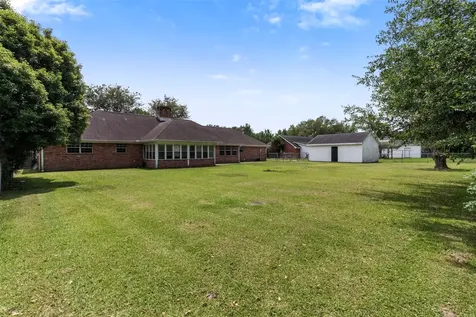 626 Meadowlark Lane Winnie TX 77665
