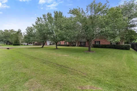 626 Meadowlark Lane Winnie TX 77665