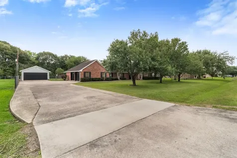 626 Meadowlark Lane Winnie TX 77665