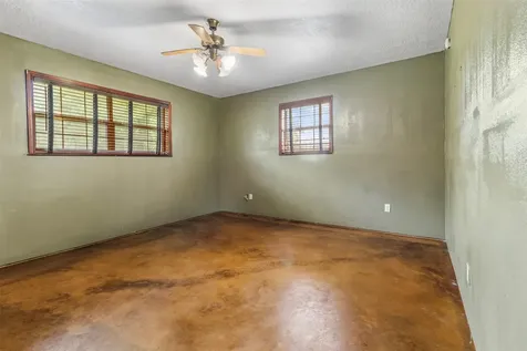 626 Meadowlark Lane Winnie TX 77665