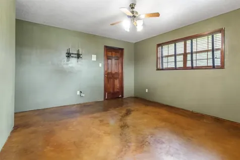 626 Meadowlark Lane Winnie TX 77665