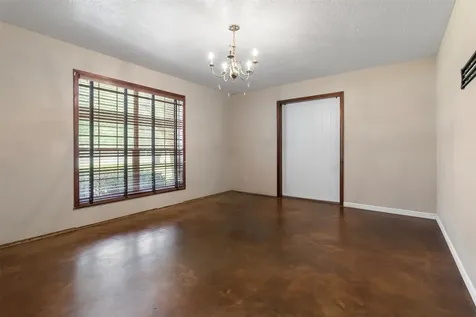 626 Meadowlark Lane Winnie TX 77665
