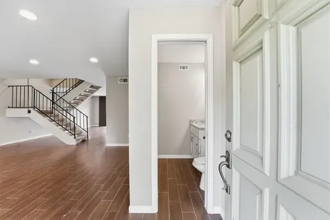 2325 Triway Lane 208 Houston TX 77043