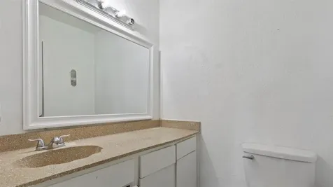 212 Plaza Verde Drive F-22 Houston TX 77038