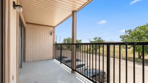 212 Plaza Verde Drive F-22 Houston TX 77038