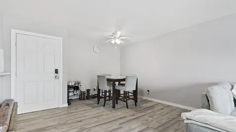 212 Plaza Verde Drive F-22 Houston TX 77038