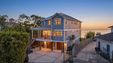 4019 Bayshore Drive Bacliff TX 77518