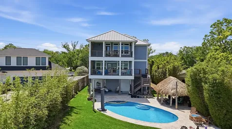 4019 Bayshore Drive Bacliff TX 77518