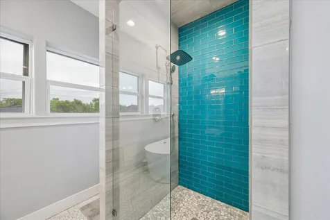 4019 Bayshore Drive Bacliff TX 77518