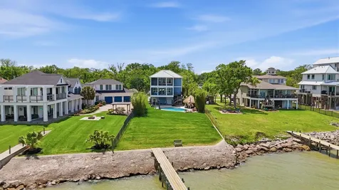 4019 Bayshore Drive Bacliff TX 77518