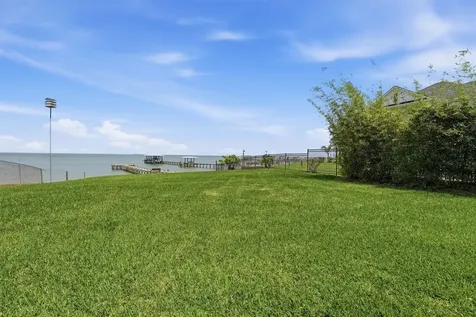 4019 Bayshore Drive Bacliff TX 77518
