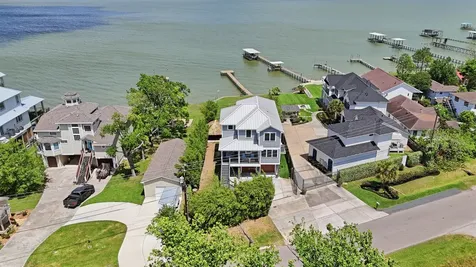 4019 Bayshore Drive Bacliff TX 77518