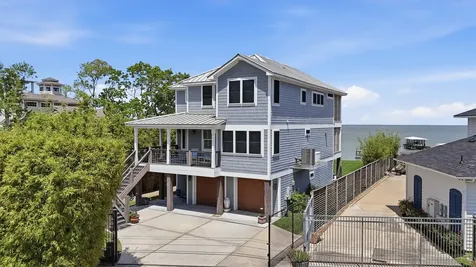 4019 Bayshore Drive Bacliff TX 77518