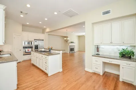 222 Knox Street F Houston TX 77007