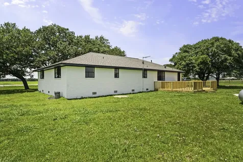 2606 Long Lane Wallis TX 77485