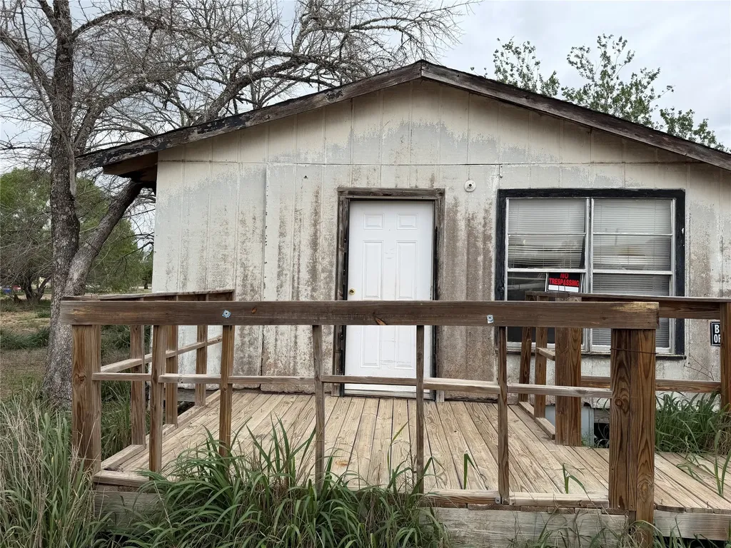 108 J Avenue Christine TX 78012